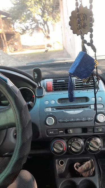 самые дешёвые электромобили: Honda Jazz: 2004 г., 1.3 л, Механика, Бензин, Хэтчбэк — 7