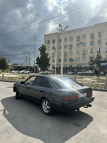 авто чегол: Toyota Carina: 1989 г., 1.6 л, Механика, Бензин, Седан — 3