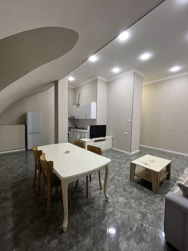 Günlük kirayə mənzillər: 3 otaqlı, Nərimanov r. r-nu — 14