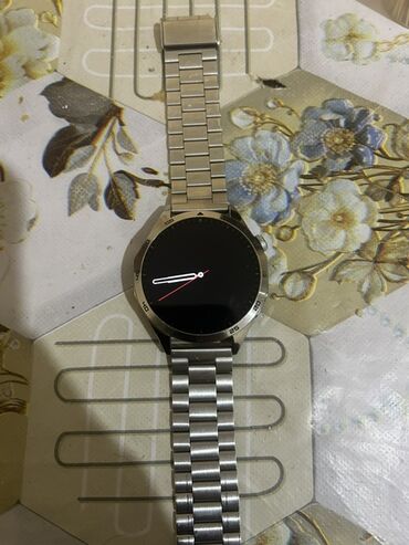 Smart saatlar: Metal qayışlı, dairəvi displeyli ağıllı saat. Xüsusiyyətlər: - Tam — 7