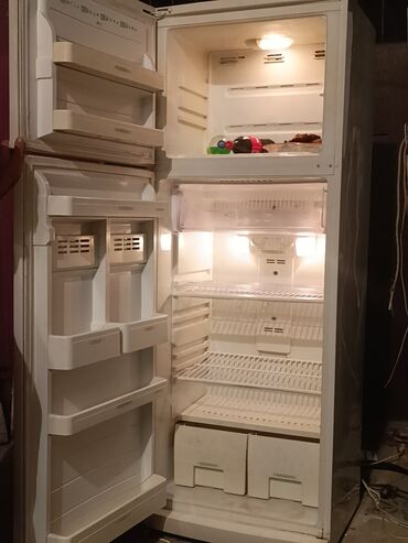 Soyuducular: İşlənmiş 2 qapılı Hotpoint Ariston Soyuducu Satılır, rəng - Ağ
