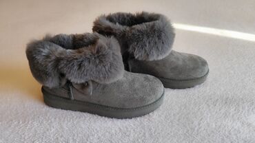 Ugg obuća: Ugg čizme, bоја - Siva, 38 — 5