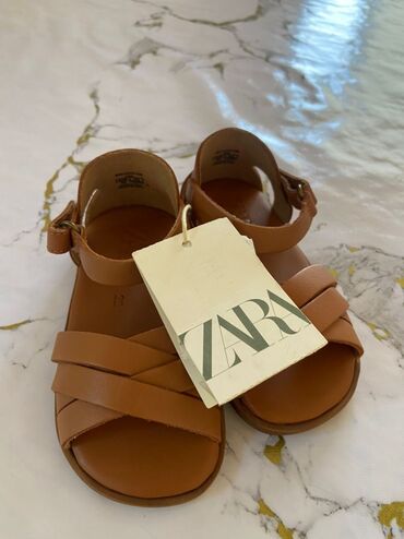 Детская обувь: Продаю новые кожаные босоножки Zara. Размер : 22