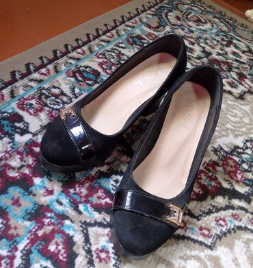женские туфли со шнурками: Туфли, Размер: 37, цвет - Черный, Б/у