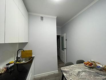 по низу рынка: 3 комнаты, 70 м², Кудайберген авторынок 105 серия, 3 этаж — 5