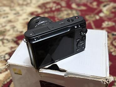 Фотоаппараты: Беззеркальная камера Nikon 1 J1 с объективом 1 NIKKOR VR 10–30mm — 2