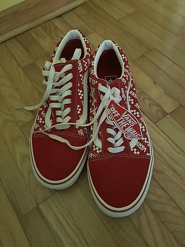 Patike: Predstavljamo uniseks Vans Old Skool patike u crvenoj boji. Ove patike — 14