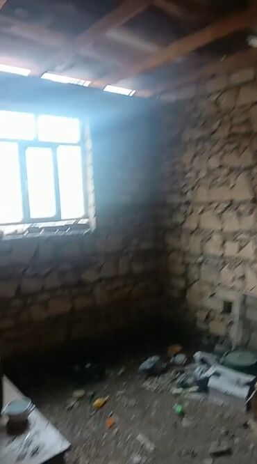 Həyət evləri və villaların satışı: Avtozavod Qəsəbəsi, Komandirin Küçəsi, Leyla Marketin yanı ( — 19