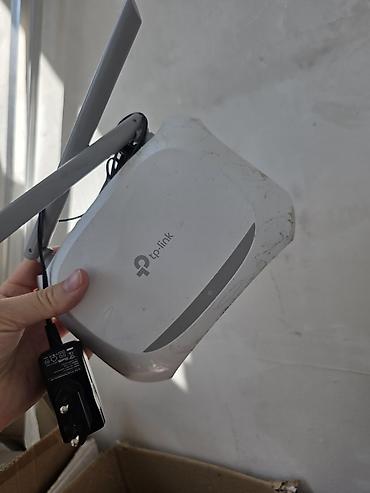Модемы и сетевое оборудование: Wi‑Fi роутер TP‑Link с двумя внешними антеннами + сетевой адаптер — 1