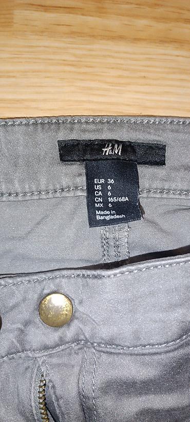 buzz dunk: H&M ženske pantalone – model sa detaljima inspirisanim moto — 2