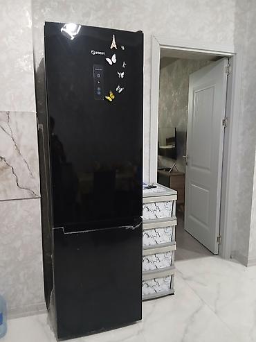 Indesit Total No Frost soyuducu - Rəng: qara, şüşə effekti olan ön