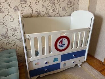 Oğlan və qız üçün, Dördbucaq, Beşik, Dəst ilə, Matras ilə, Yellənmə mexanizm ilə
