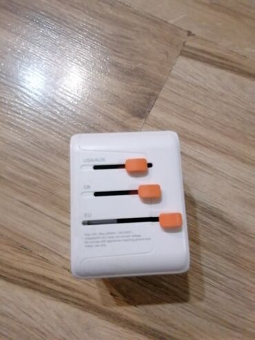 Punjači: Univerzalni putnički adapter TESSAN - Kompaktan all‑in‑one adapter sa — 3