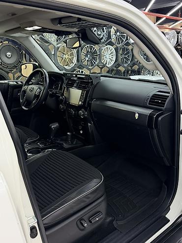 спектра: Toyota 4Runner: 2021 г., 4 л, Бензин, Внедорожник — 10