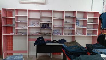 Rəf vitrinləri: Mağaza üçün mebel dəsti - Rəng: qırmızı (qara kənar haşiyələr) - — 14