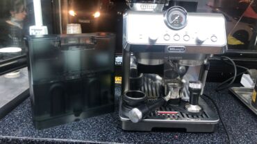 Кухонные плиты и варочные поверхности: Кофемашина Delonghi, Полуавтоматическая, С резервуаром для воды