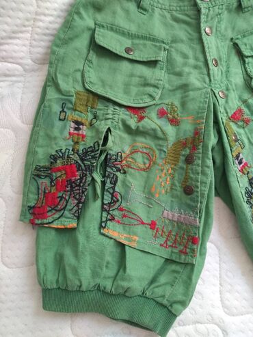 Šortsevi, Bermude: Desigual sorts-bermude, materijal pamuk i lan, veoma zanimljiv model — 5
