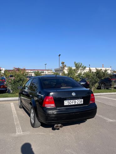 Volkswagen: Volkswagen Bora/Jetta sedan - Kuzov: 4 qapılı sedan, qara rəng - — 10