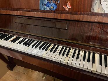 saz: Upright piano – klassik taxta korpus, parıltılı tünd-qəhvəyi finiş. - — 3