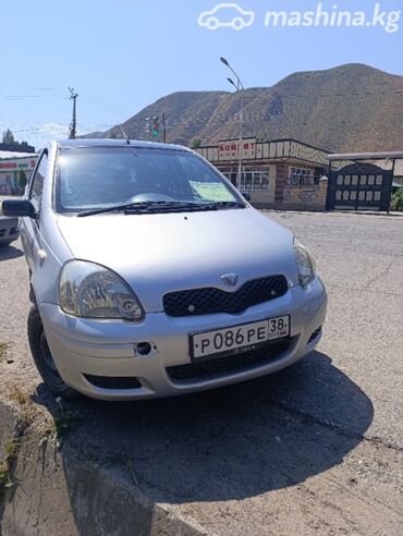 запчасти на опель вектра а: Серебристый хэтчбек Toyota Vitz с правым рулем, оснащенный черными