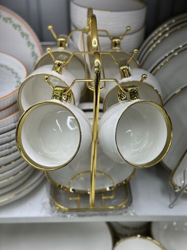 чайный сервиз на 12 персон: Набор чайных пар с подставкой - Состав: 6 фарфоровых чашек и 6 блюдец
