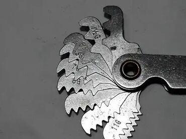 Ostali alati i mašine: Česalj za navoj, milimetarski i colovni Cena je po komadu, posebno za na lalafo.rs — 10 Ostali alati i mašine: Česalj za navoj, milimetarski i colovni Cena je po komadu, posebno za — 10