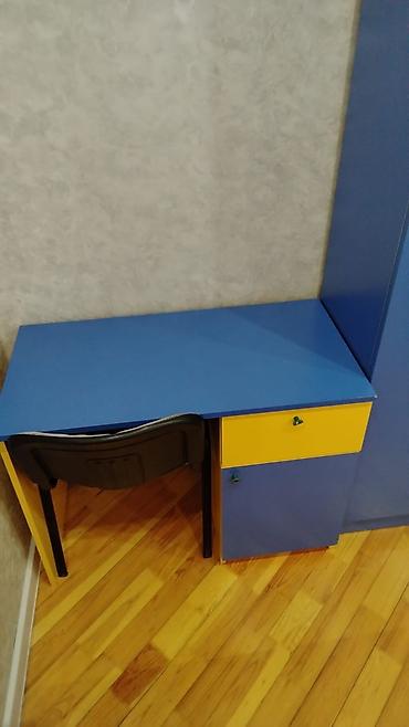 стул кожаный: Угловой стол, Нераскладной, Без колесиков — 1
