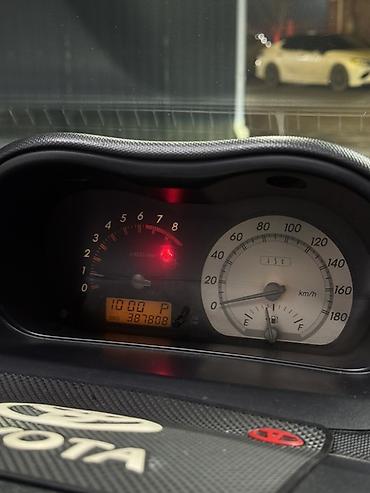 Toyota: Toyota ist: 2002 г., 1.5 л, Автомат, Бензин, Хэтчбэк — 8