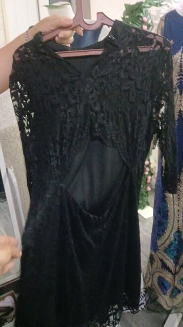 Ziyafət donları: Zərif gecə və tədbir geyimləri kolleksiyası - Qara-qızılı maxi don — 13