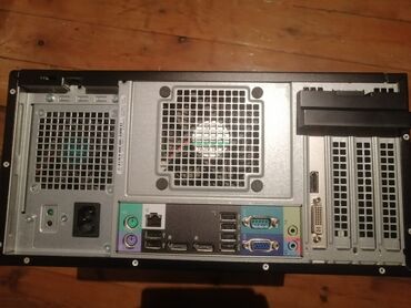 Masaüstü kompüterlər və iş stansiyaları: 4 gb ram. 32 gb qədər dəstəkləyir . i7 3 versiya prosessor . üzərində