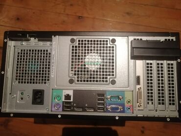 Masaüstü kompüterlər və iş stansiyaları: 8 gb ram. Xeon E3-1220 V2 @ 3.10 ghz prosessor . 32 gb qədər