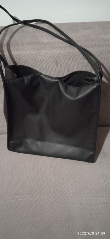 cizme torba gratiss: Torba Sinsay Crna Jedanput koriscena Bez ostecenja Jedan unutrasnji