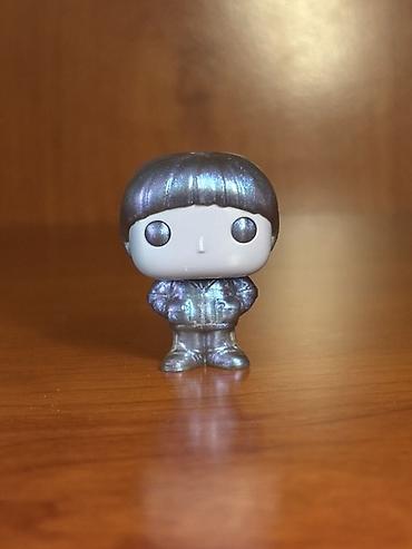 mini çanta: Funko üslubunda miniatür vinil fiqur. - Material: sərt vinil/plastik — 1