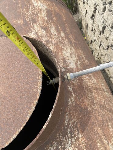 Baklar və çənlər: Salam. 8-10 tonluq qalın dəmirdən su çəni satılır. Bakıdadır. Qiymət — 7