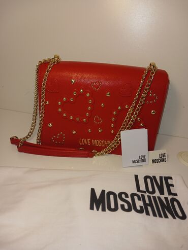 Çanta və çexollar: Love moschıno markasıdır. Heç istifadə olunmayıbdı. Qiymətdə endirim