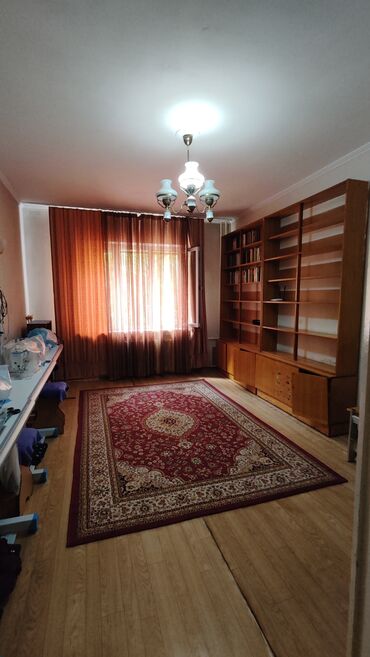 срочно продаётся 1 комнатная квартира в районе шлагбаум по улице кенсуйская 17: 2 бөлмө, 50 кв. м, 105-серия, 1 кабат, Косметикалык ремонт