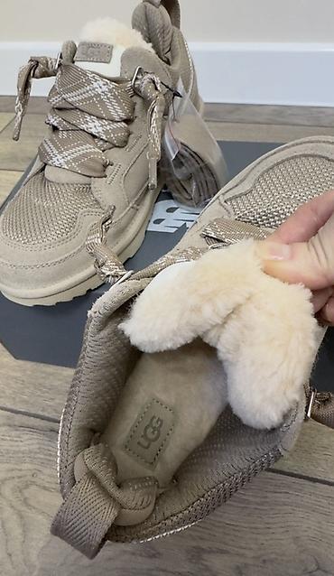 уги мурской: Кроссовки, 35, 35.5, 36, UGG, Новый, цвет - Бежевый, Самовывоз, Платная доставка — 1
