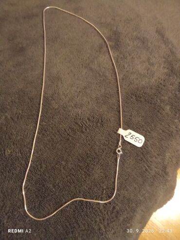 Prstenje: Srebrne minđuše sa kukicom i privjeskom u obliku suze. Centralni deo na lalafo.rs — 11 Prstenje: Srebrne minđuše sa kukicom i privjeskom u obliku suze. Centralni deo — 11