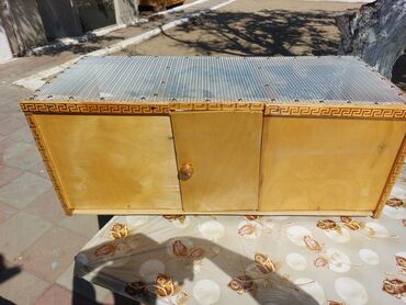 Переноски: Eni 46 hündürlük 41 eni 96 sm.Təzə yığılıb.üstü laklanıb.Üzəri