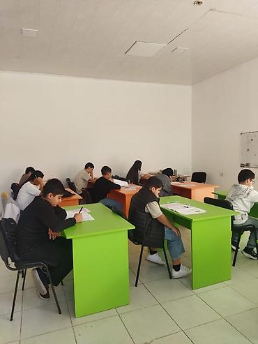 письменный стол для школьника: Журнальный стол, Б/у, Нераскладной, Квадратный стол — 4
