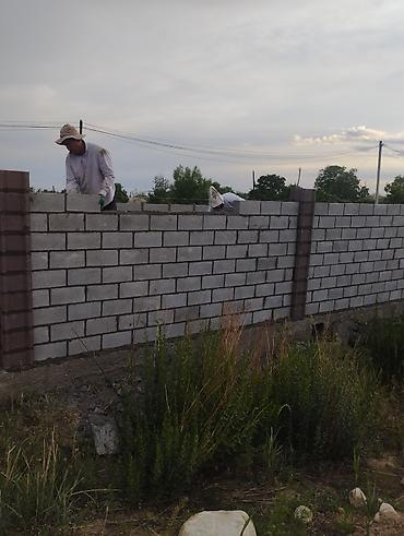 строит дом: Пескаблок жумуштаррын кылабыз — 7