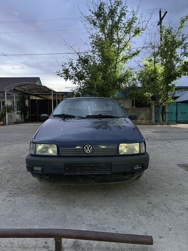 124 салон: Volkswagen Passat: 1991 г., 1.8 л, Механика, Газ, Седан