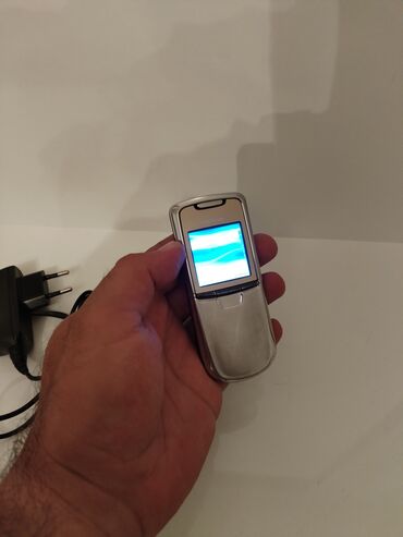 Hoffmann: Nokia 8 Sirocco, 2 ГБ, цвет - Серебристый, Кнопочный