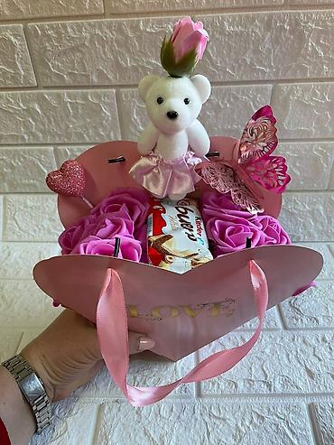 Kompleti namirnica: Poklon setovi u dekorativnim kutijama Elegantno aranžirani poklon — 7