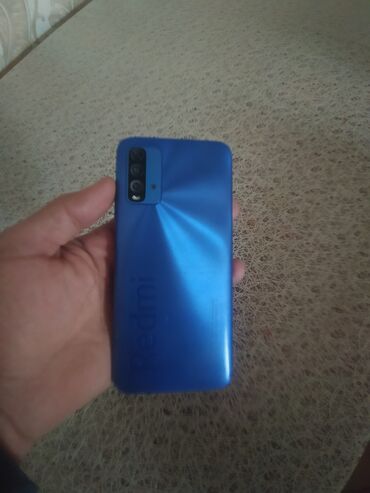 rəsmi niye 10: Xiaomi Redmi smartfon – mavi rəng - Arxa qapaqda “Redmi” loqolu