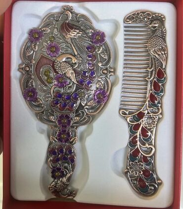 Digər aksesuarlar: Üzərində qırmızı,qara və ağ rənglərin qarışığı ilə simmetrik butalı — 8