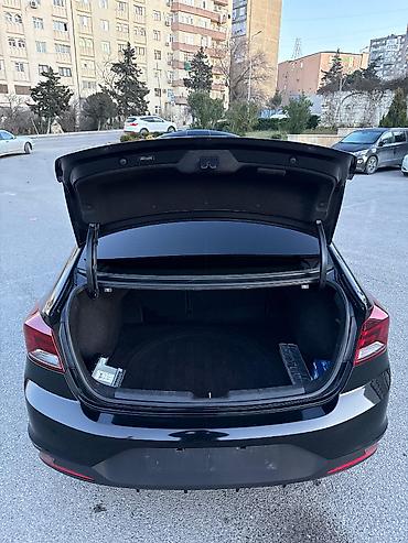 Hyundai: Hyundai Elantra: 2 l | 2019 il Sedan — 16