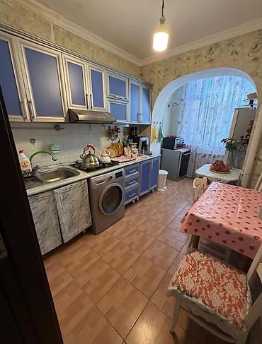 goranboyda ev satilir: Bakı, 3 otaqlı, Köhnə tikili, m. Elmlər Akademiyası, 80 kv. m — 2