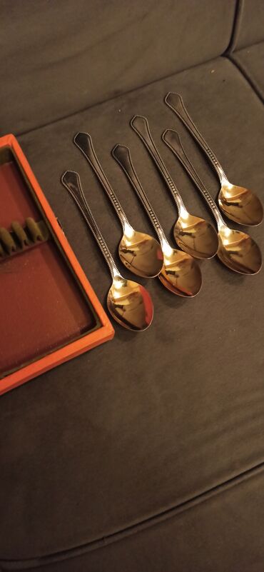 Əntiq qablar: Antik dekor kolleksiyası – 4 ədəd 1) Emallı metal fincan altlıq/şüşə — 27