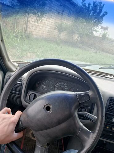 двигатель фольксваген поло: GAZ Volga sedan – mavi rəng, 4 qapılı, arxaötürücülü. Xüsusiyyətlər